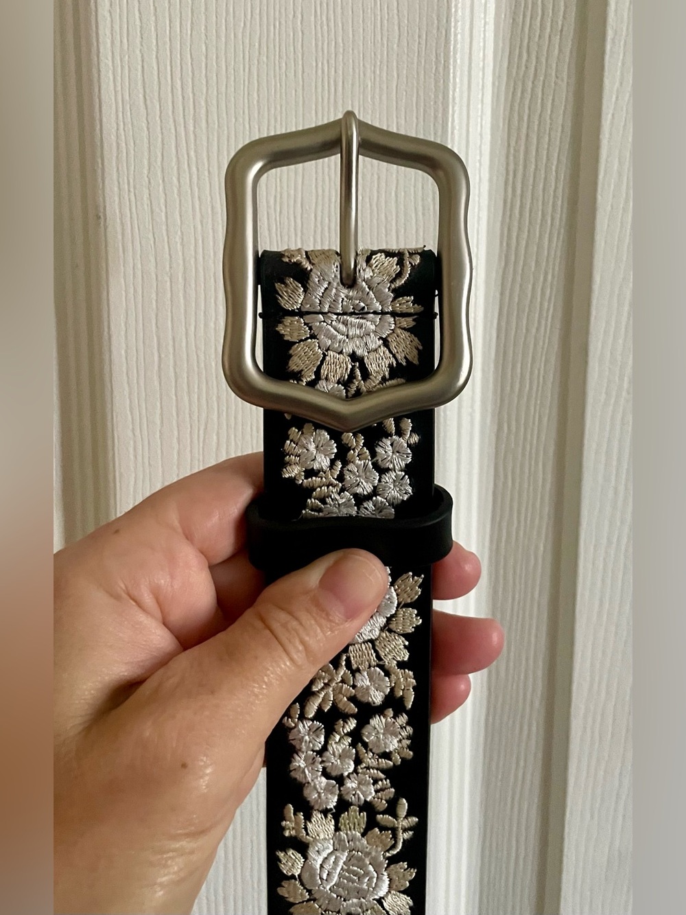 Lucky Brand Bloom Floral Embroidered Women's Belt with Silver Buckle - Picture 2 of 7